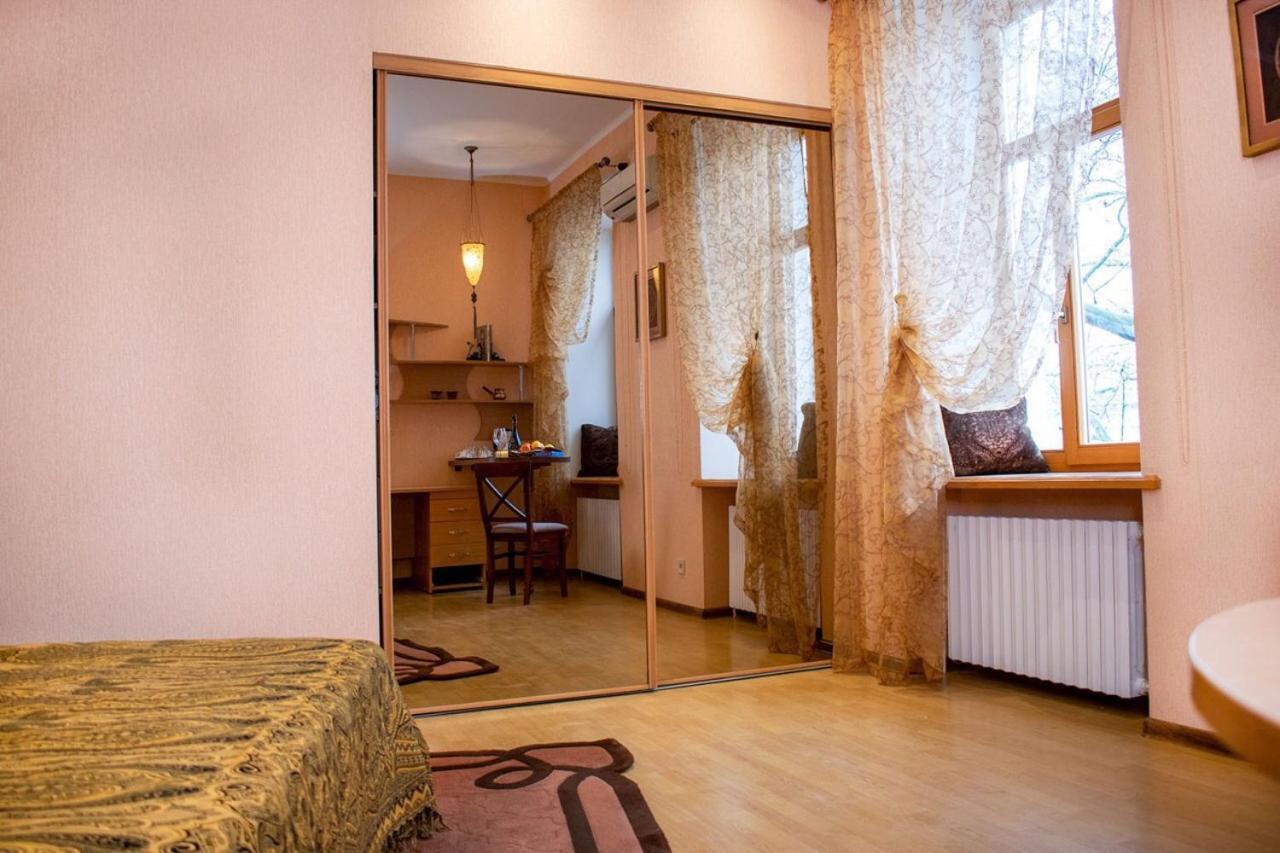 Mini-Hotel In The Very Heart Of Odessa ภายนอก รูปภาพ