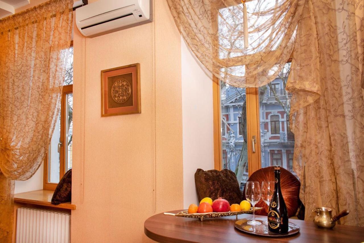 Mini-Hotel In The Very Heart Of Odessa ภายนอก รูปภาพ
