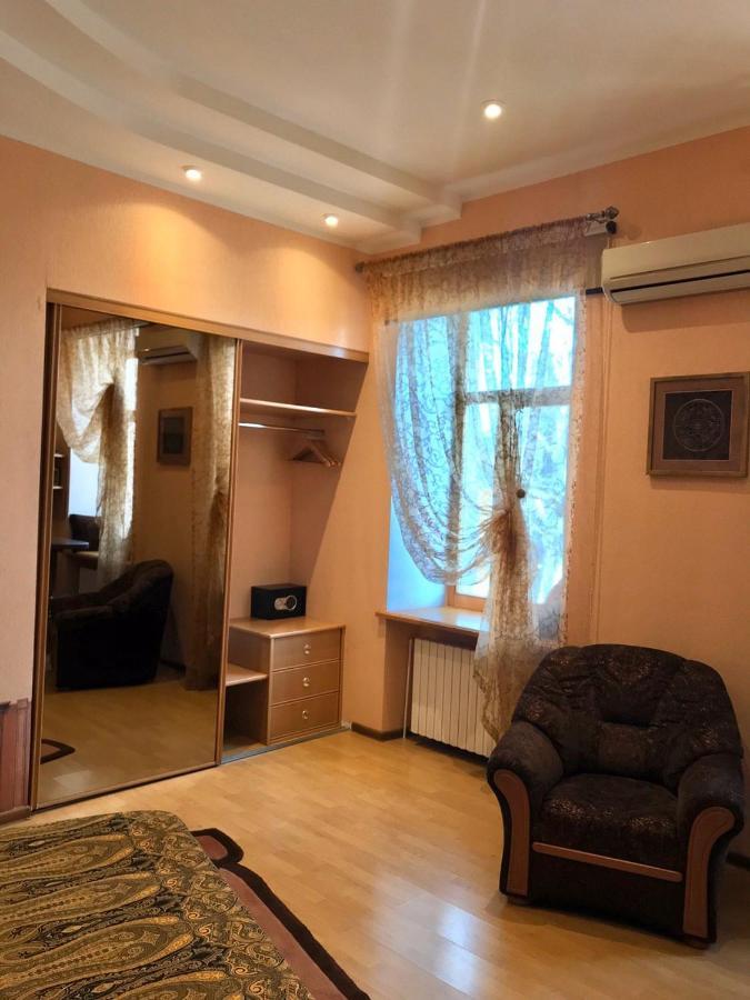 Mini-Hotel In The Very Heart Of Odessa ภายนอก รูปภาพ